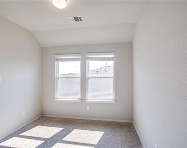 226 Trailside Ln - Photo Thumbnail 15