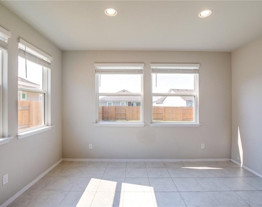 226 Trailside Ln - Photo Thumbnail 12