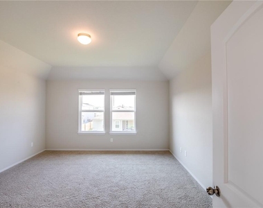 226 Trailside Ln - Photo Thumbnail 16