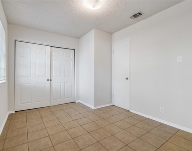 3801 Foust Trl - Photo Thumbnail 18