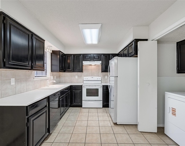 3801 Foust Trl - Photo Thumbnail 10