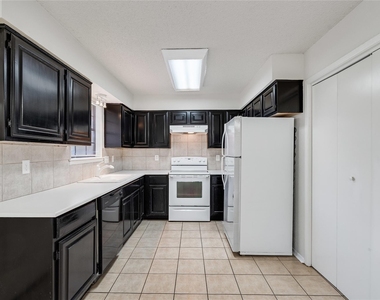 3801 Foust Trl - Photo Thumbnail 9
