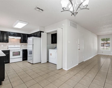 3801 Foust Trl - Photo Thumbnail 11