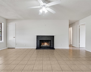 3801 Foust Trl - Photo Thumbnail 5