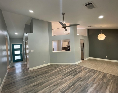 8900 Linton Dr - Photo Thumbnail 6