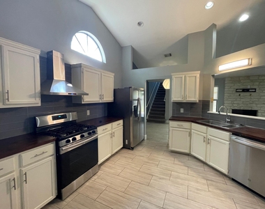 8900 Linton Dr - Photo Thumbnail 3