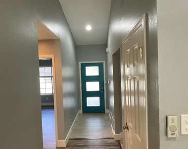 8900 Linton Dr - Photo Thumbnail 7