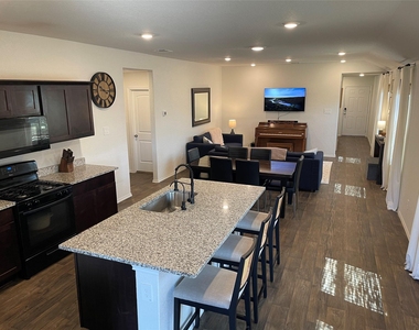 125 Calgary Ln - Photo Thumbnail 6