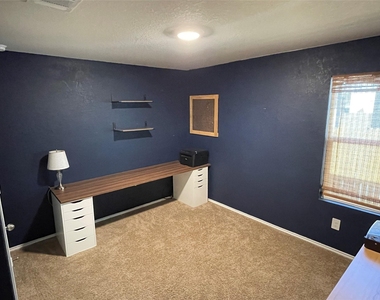 125 Calgary Ln - Photo Thumbnail 10