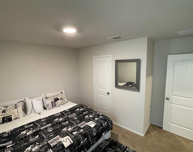 125 Calgary Ln - Photo Thumbnail 9
