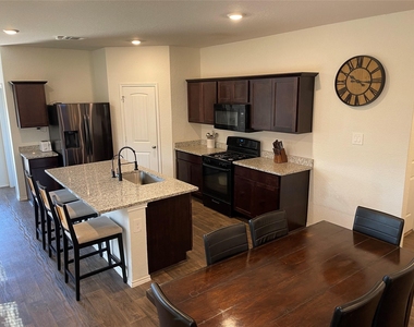 125 Calgary Ln - Photo Thumbnail 7