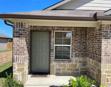 125 Calgary Ln - Photo Thumbnail 3