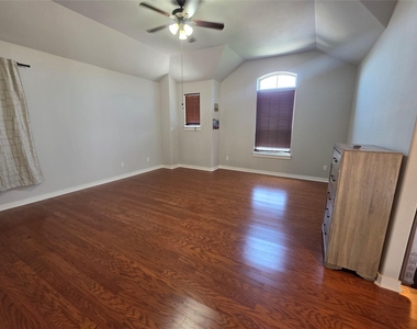 16017 Mcaloon Way - Photo Thumbnail 9