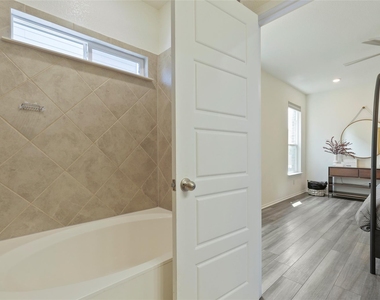 14500 Jackson Browning Ln - Photo Thumbnail 11