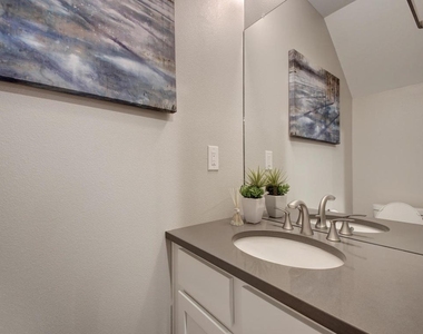 202 S College St - Photo Thumbnail 20