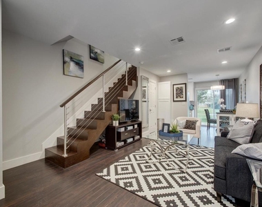 202 S College St - Photo Thumbnail 3