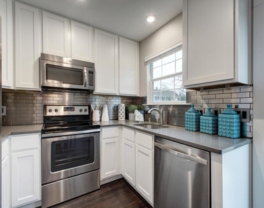 202 S College St - Photo Thumbnail 9