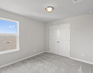209 Golden Plains Pkwy - Photo Thumbnail 18