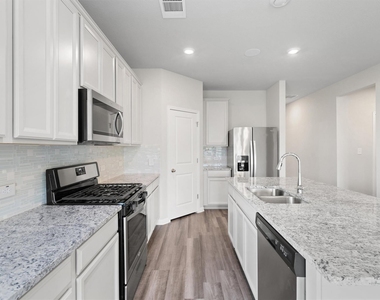 209 Golden Plains Pkwy - Photo Thumbnail 21