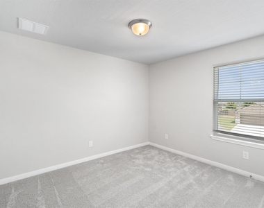209 Golden Plains Pkwy - Photo Thumbnail 27