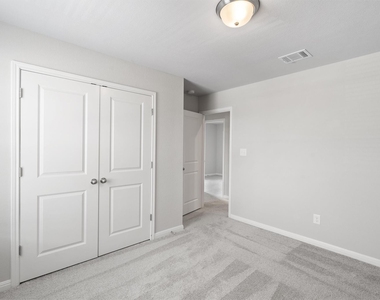 209 Golden Plains Pkwy - Photo Thumbnail 17