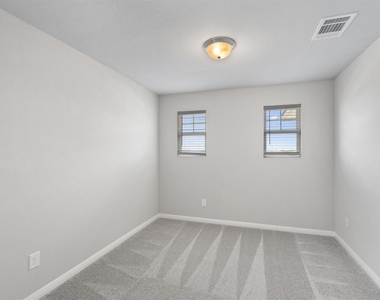 209 Golden Plains Pkwy - Photo Thumbnail 25