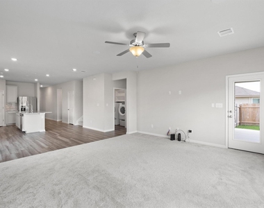 209 Golden Plains Pkwy - Photo Thumbnail 14
