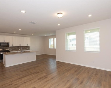2500 Roosevelt Rd - Photo Thumbnail 6