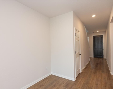 2500 Roosevelt Rd - Photo Thumbnail 4