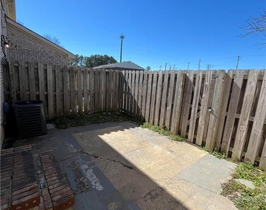 405 Kirkcaldy Court - Photo Thumbnail 12