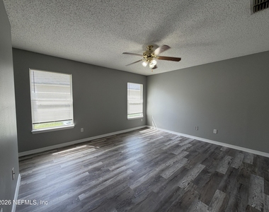4339 Hanging Moss Drive - Photo Thumbnail 5