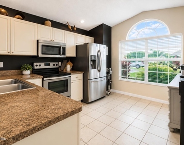 232 Judith Way - Photo Thumbnail 8