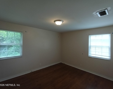 4919 Avent Drive - Photo Thumbnail 8