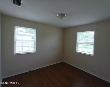 4919 Avent Drive - Photo Thumbnail 6