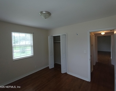 4919 Avent Drive - Photo Thumbnail 7