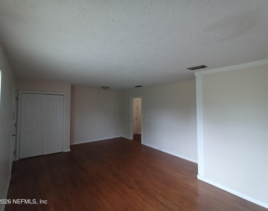 4919 Avent Drive - Photo Thumbnail 4