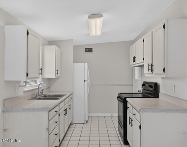 87 Saratoga Circle S - Photo Thumbnail 6