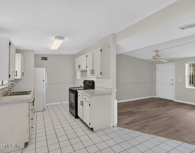 87 Saratoga Circle S - Photo Thumbnail 8