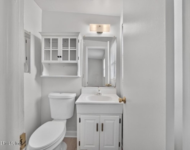 87 Saratoga Circle S - Photo Thumbnail 12