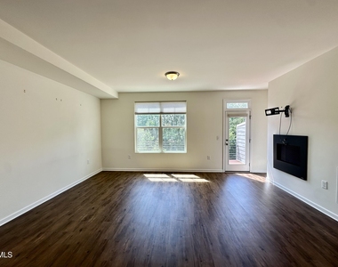 304 Skymont Drive - Photo Thumbnail 8