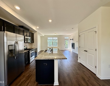 304 Skymont Drive - Photo Thumbnail 7