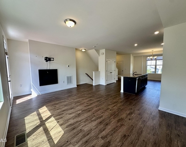 304 Skymont Drive - Photo Thumbnail 9