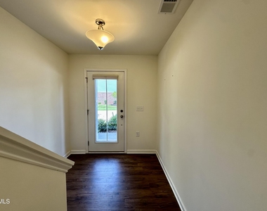 304 Skymont Drive - Photo Thumbnail 5