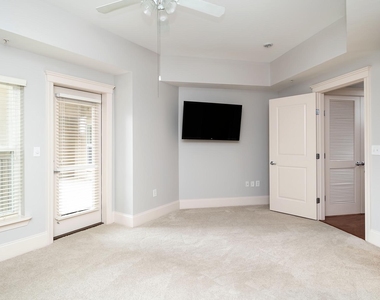 222 Glenwood Avenue - Photo Thumbnail 17