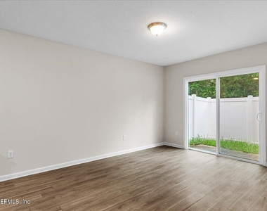 8206 Halls Hammock Ct Court - Photo Thumbnail 9