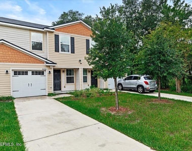 8206 Halls Hammock Ct Court - Photo Thumbnail 2