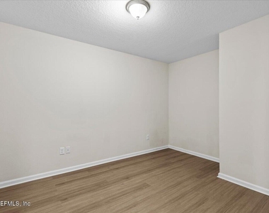 8206 Halls Hammock Ct Court - Photo Thumbnail 21