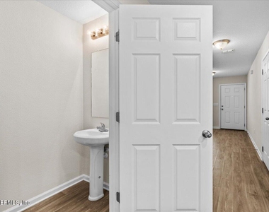 8206 Halls Hammock Ct Court - Photo Thumbnail 13