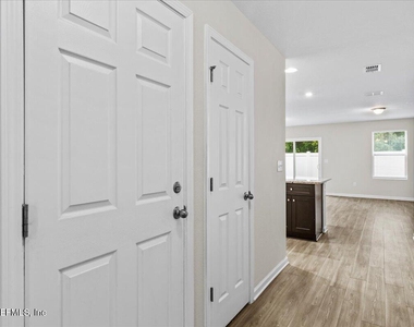 8206 Halls Hammock Ct Court - Photo Thumbnail 4