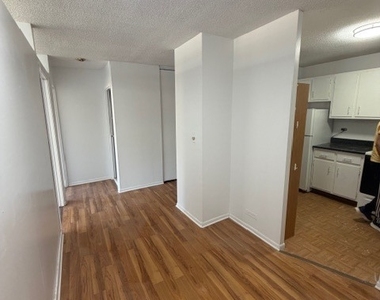 5100 N Marine Drive - Photo Thumbnail 12